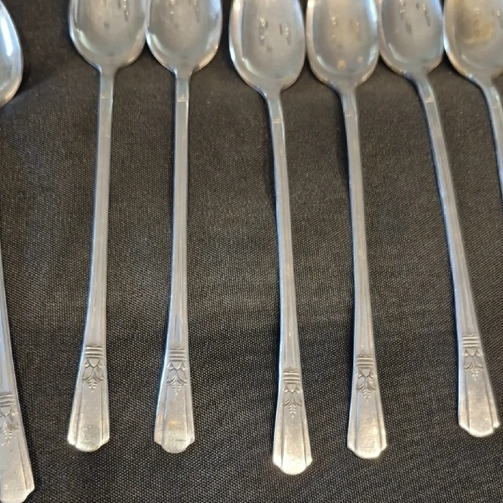 Court Silverplated Set of 8  Teaspoons